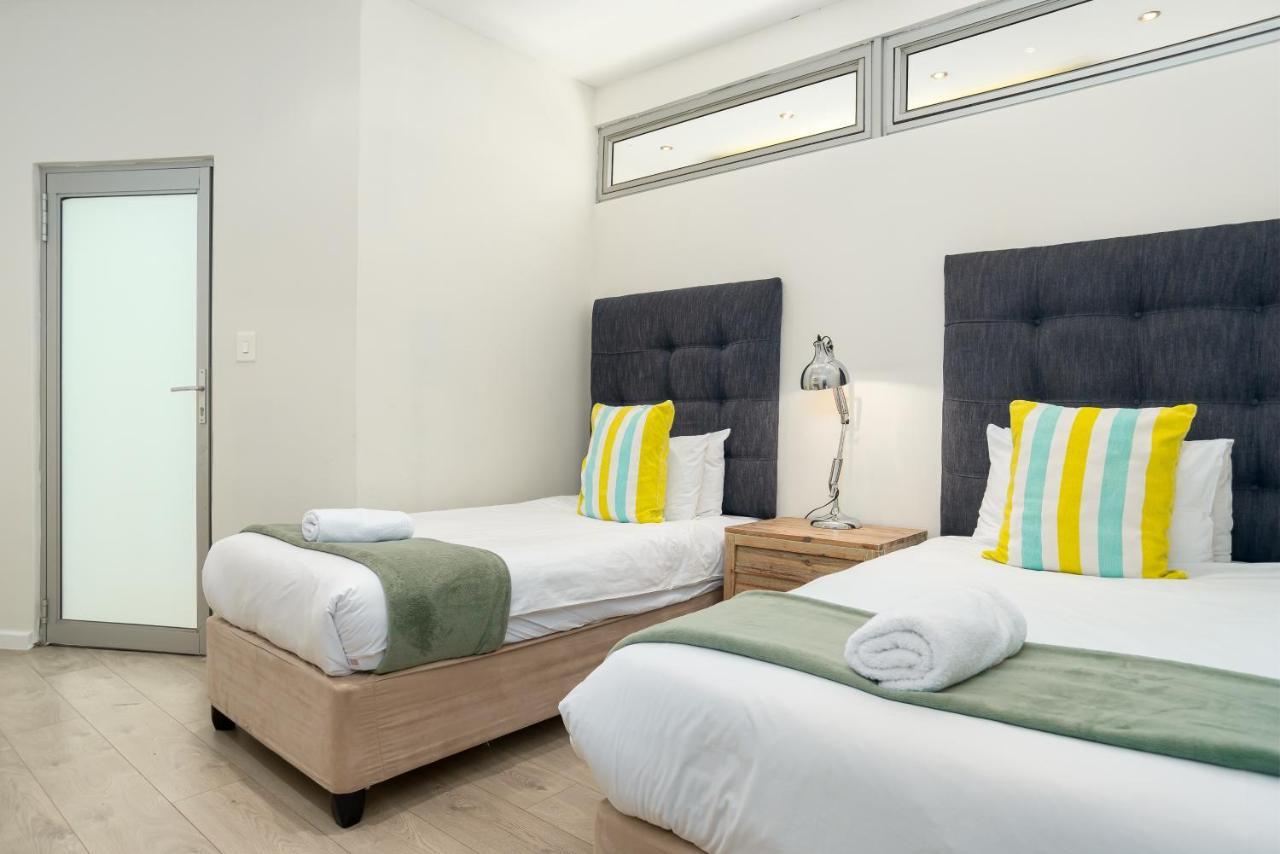 Four Seasons Apartments เคปทาวน์ ภายนอก รูปภาพ